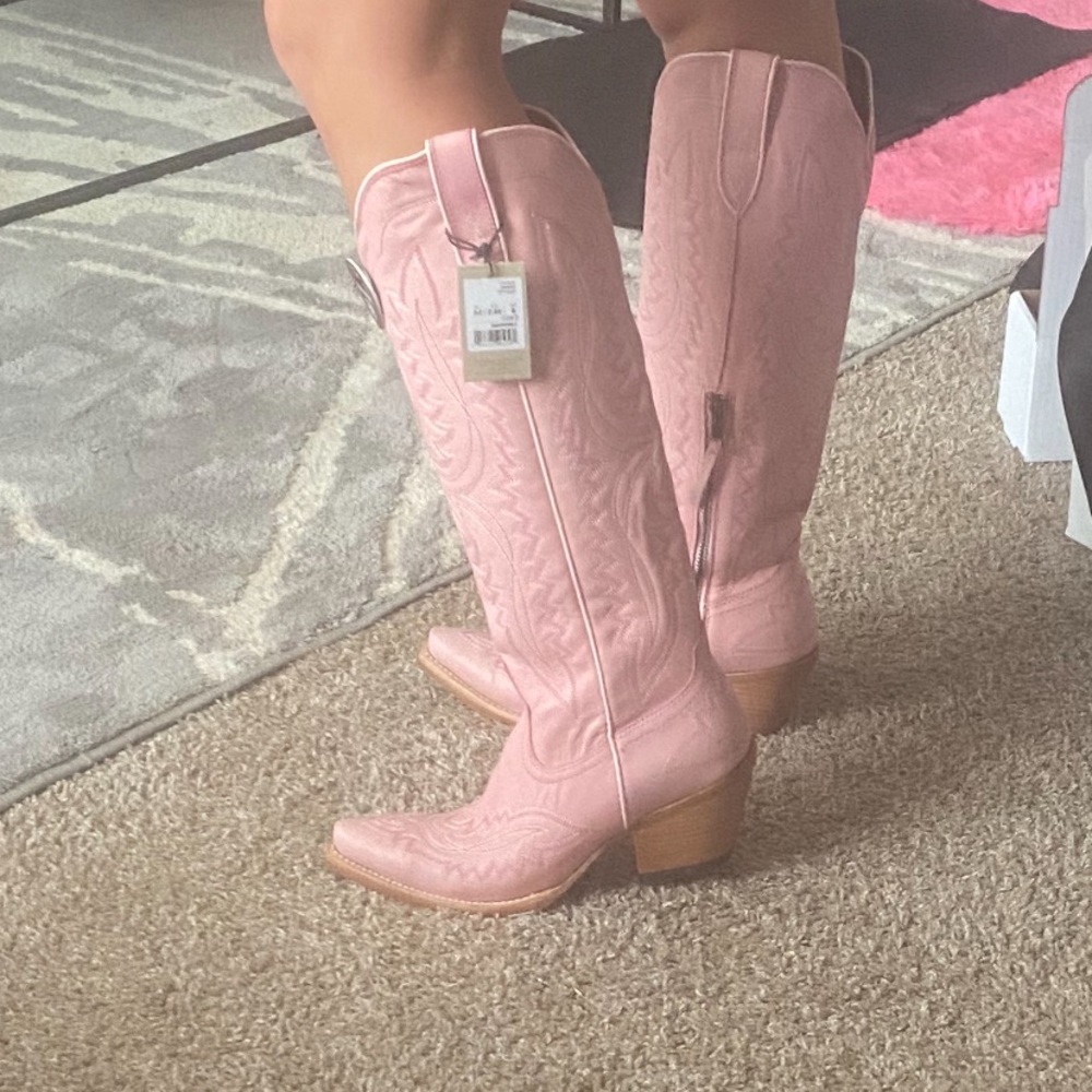 Ariat Casanova Powder Pink Cowboy Boots - Size 8